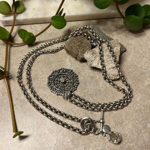 🤍🩶🖤Silver Chain Necklace with Medallion Pendant 🤍🩶🖤